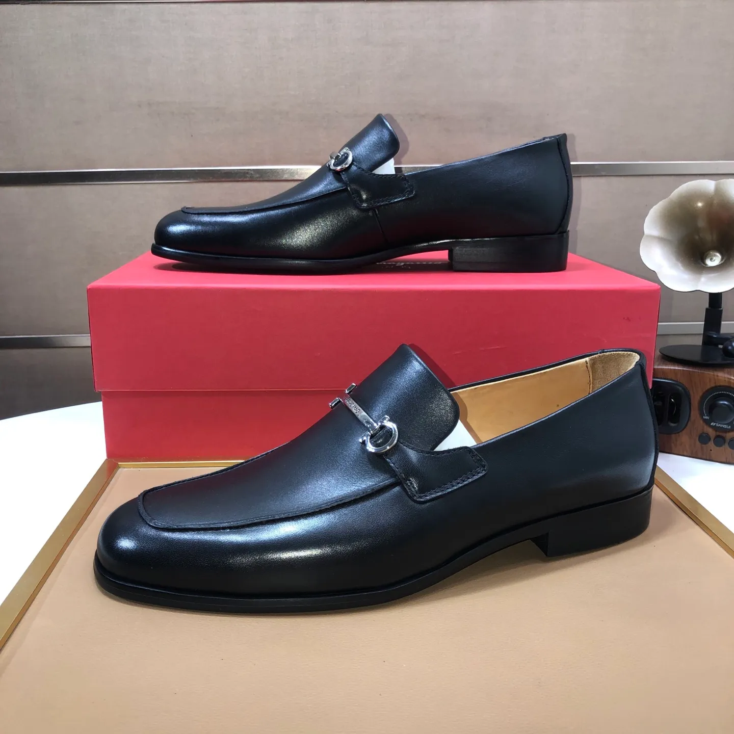 Men's shoes💰580💰【Ferragamo】Official website new product update👏High-quality casual shoes👟Imported first-layer calfskin with official website breathable printed fabric, comfortable and breathable, cowhide lining. Matching code: 38~44 (45 customized, non-refundable)